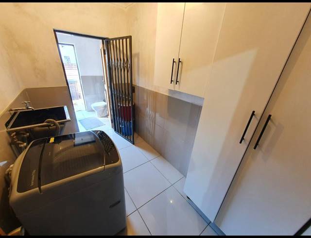 5 BEDROOM HOUSE FOR SALE IN THE ORCHARDS